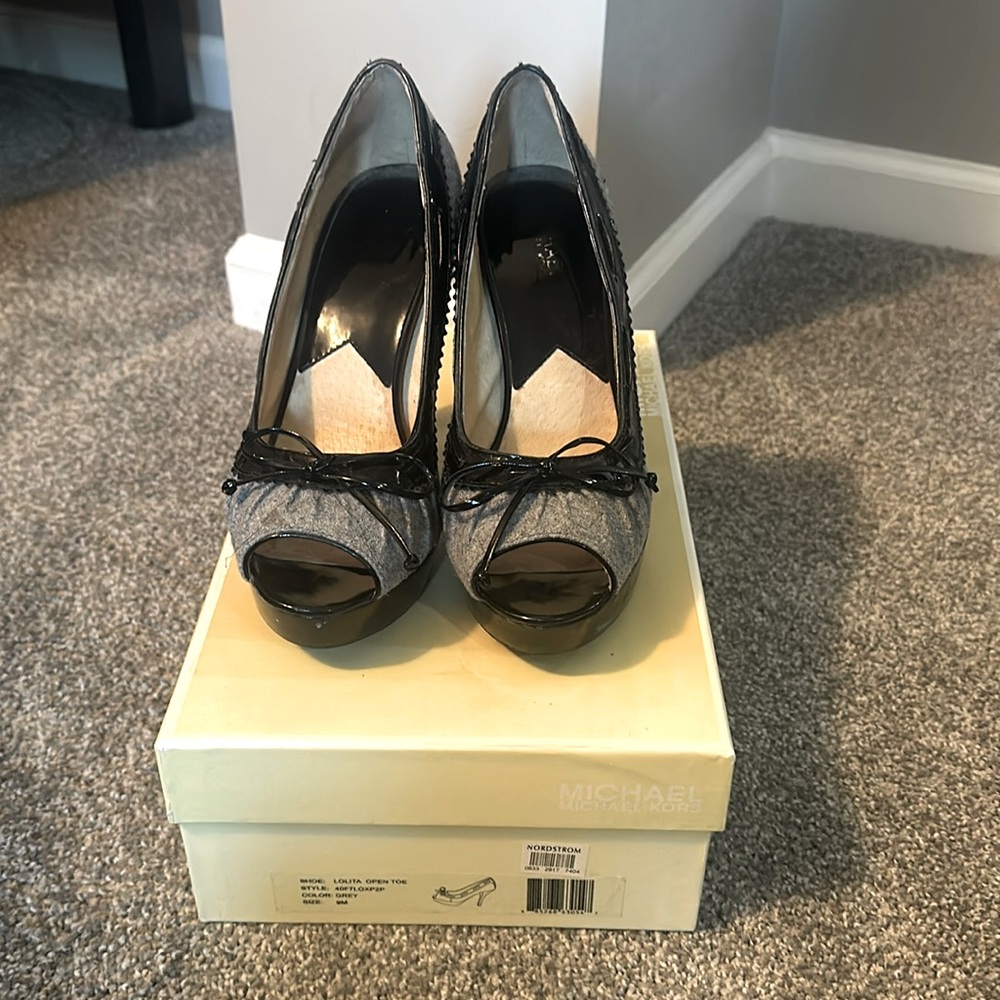 Michael Michael Kors Lolita pumps!  Size 9